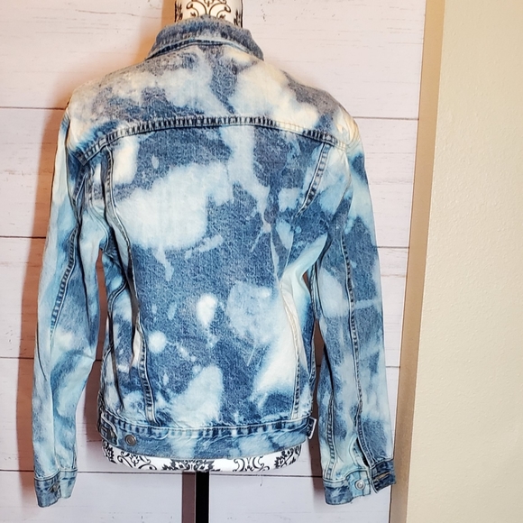 Unveil Bleach Washed Jean Jacket - Picture 3 of 16
